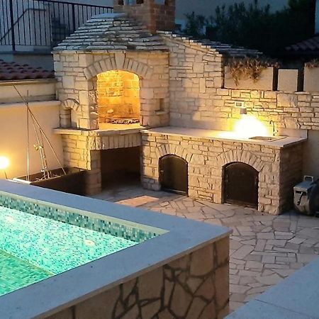 Traumferienwohnung Mit Privatem Pool & Gemuetlicher Grillecke Am Meer, Kroatien, Istrien, Liznjan Bei Medulin - Bester Urlaub An Der Adria, Fuer Paare Extérieur photo